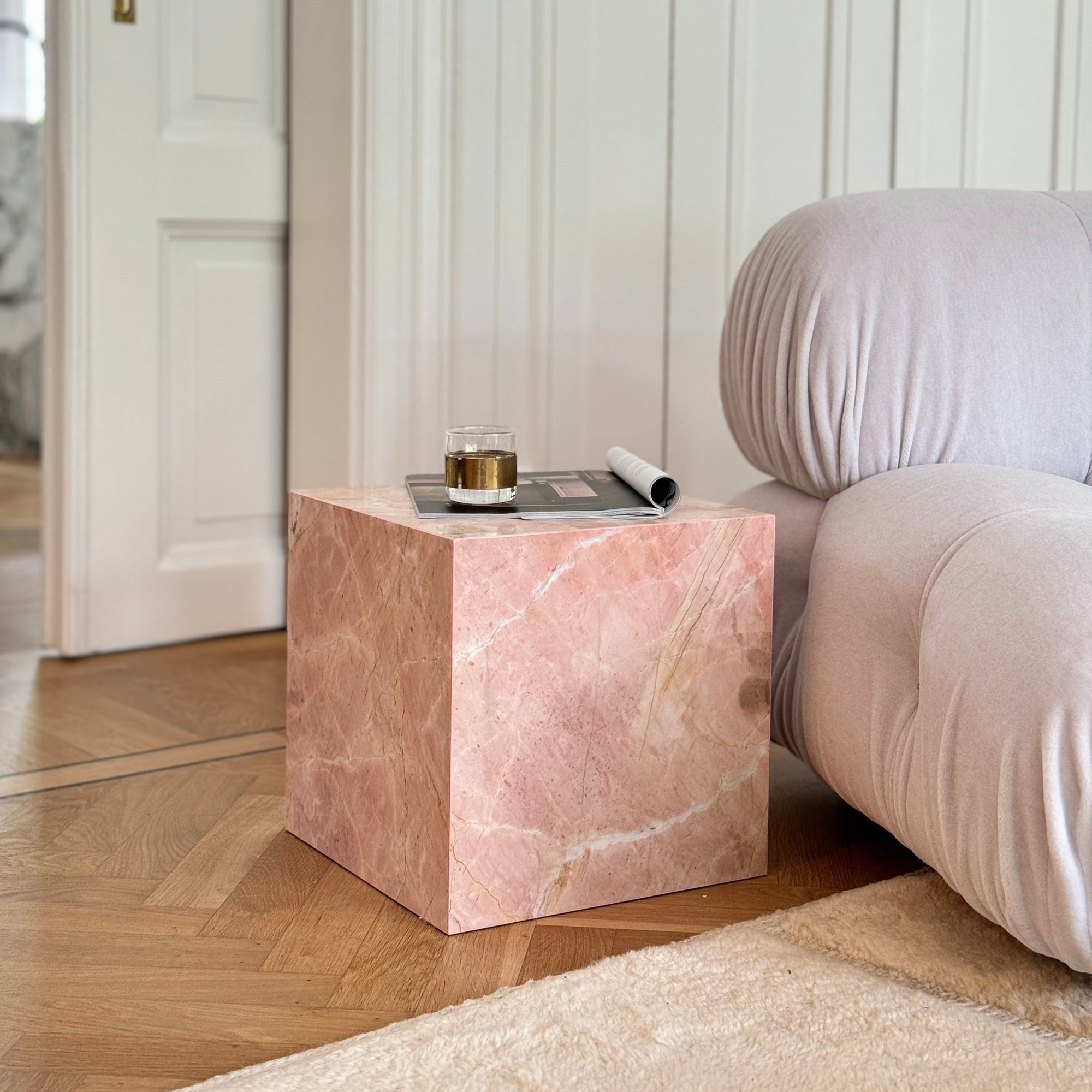 Stoned, not wasted: Side table 'SOHO Mini' in Pink Marble