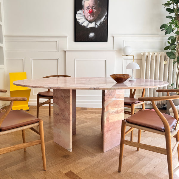 Pink Marble 'Gooise Mannen' Dining Table