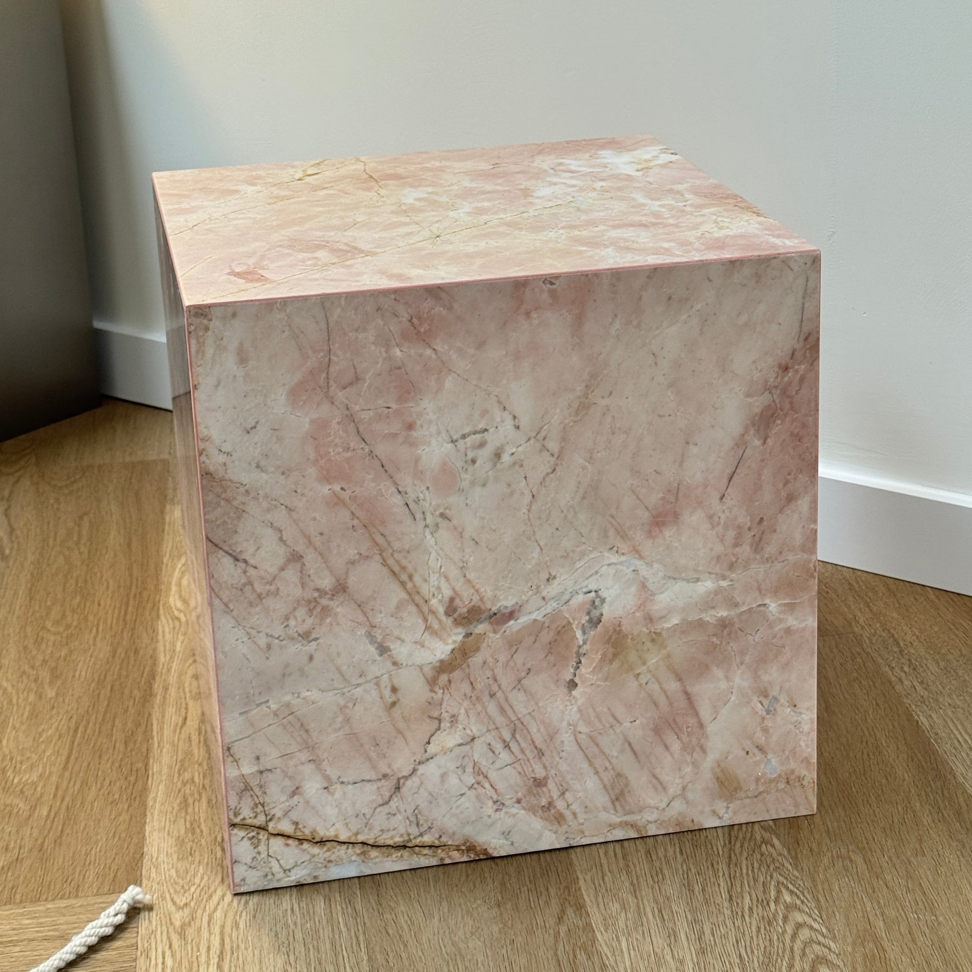 Stoned, not wasted: Side table 'SOHO Mini' in Pink Marble