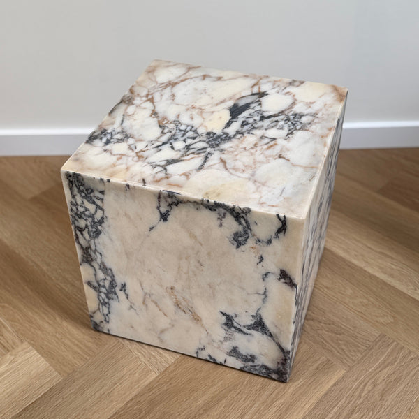 Stoned, not wasted: Side table 'SOHO Broome'