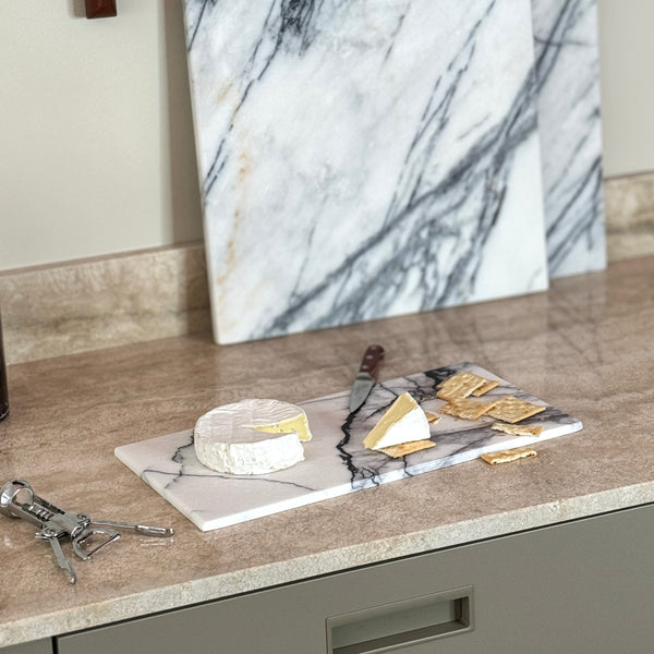 Bold White Marble Rectangular Board M - 20 x 40 cm